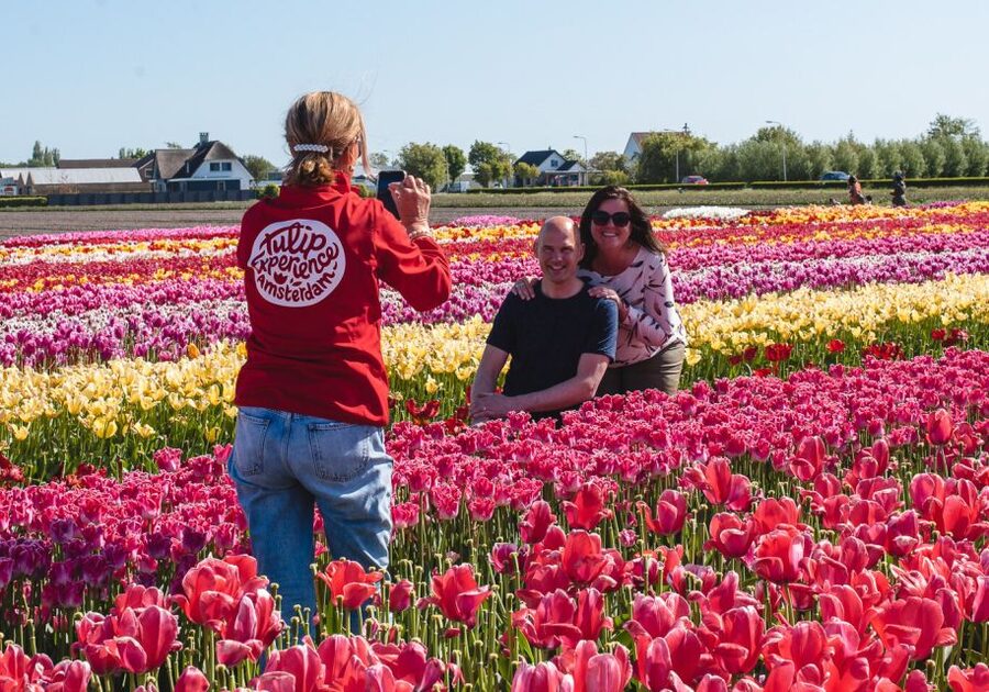 From Amsterdam: Keukenhof Gardens & Tulip Experience Tour - Making the most of roughly three hours at Keukenhof