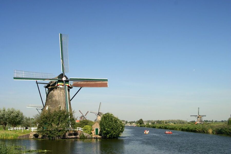 From Amsterdam: Private Day Trip to the Dutch Castles - Muiden Castle and its drawbridge entrance