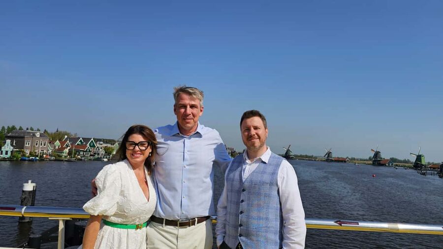 From Amsterdam, Private tour in Tesla, Windmills & Volendam. - A host who adapts the day