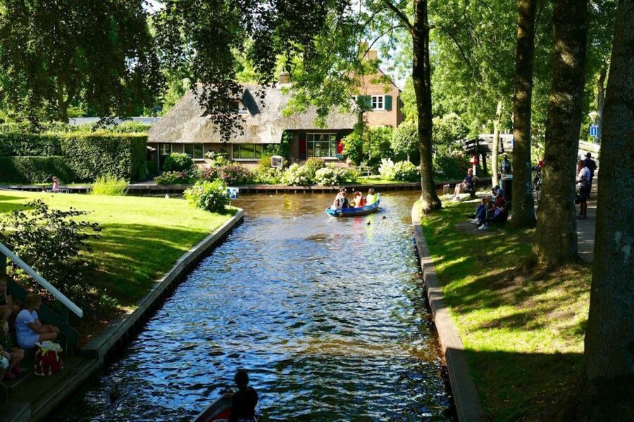 From Amsterdam: Private Tour to Giethoorn with Canal Cruise - Key points to know before booking