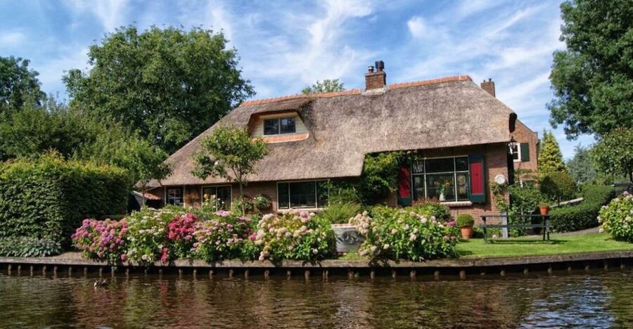 From Amsterdam: Private Tour to Giethoorn with Canal Cruise - Leaving Amsterdam for Giethoorn