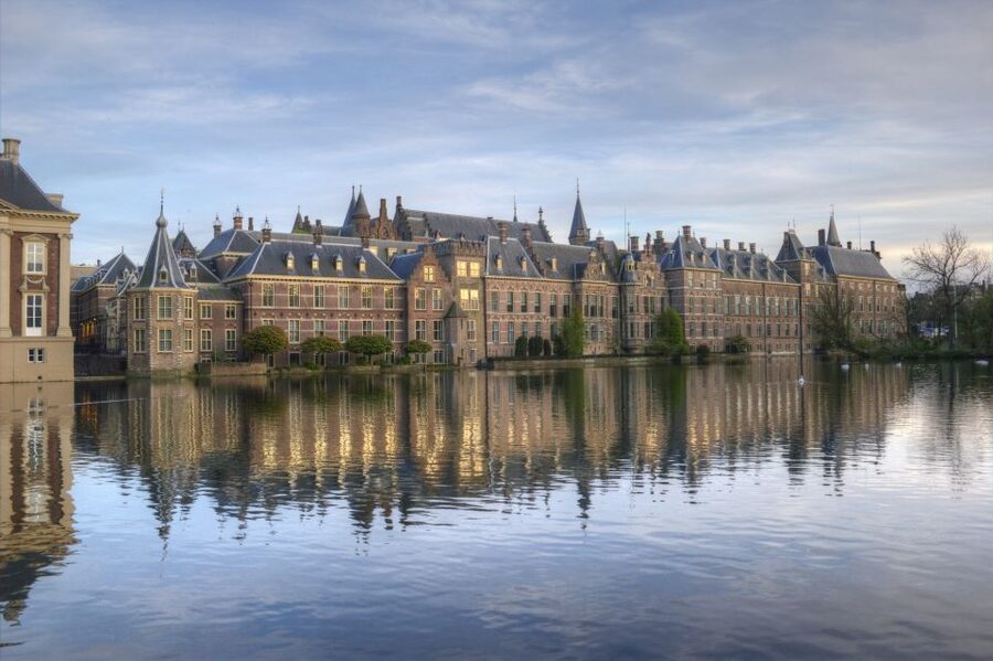 From Amsterdam: Rotterdam and The Hague Tour in Spanish - Mauritshuis and Dutch art