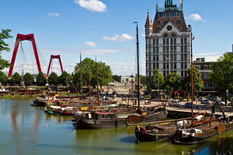 From Amsterdam: Rotterdam and The Hague Tour in Spanish - Cube Houses and Rotterdam’s bold design