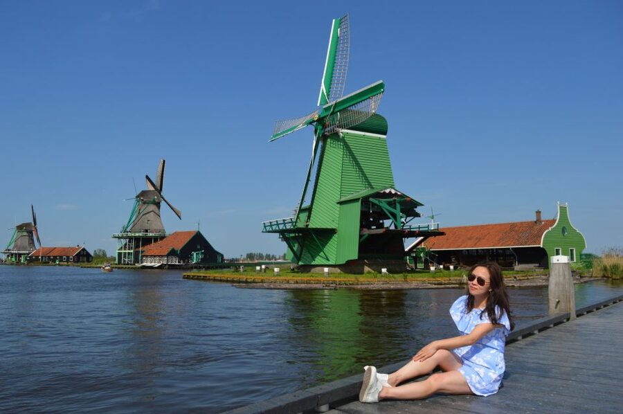 From Amsterdam: Small Group Zaanse Schans and Volendam Tour - Volendam and the old port