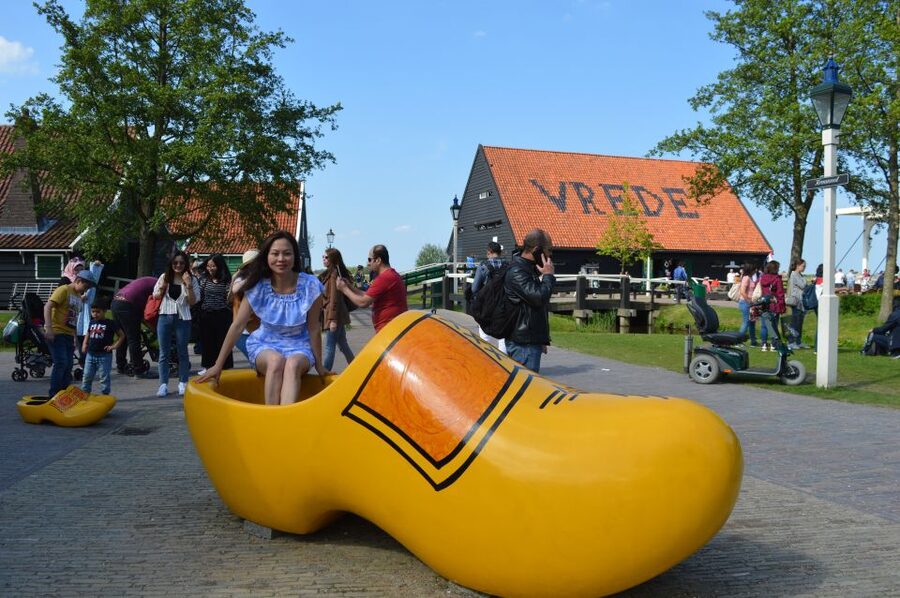From Amsterdam: Small Group Zaanse Schans and Volendam Tour - How much walking should you expect?