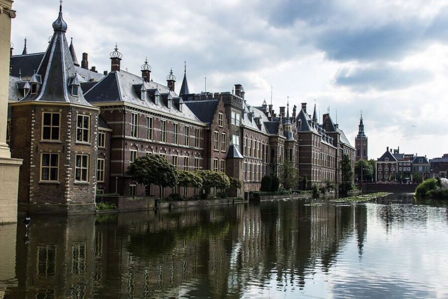 From Amsterdam: The Hague and Delft Sightseeing Tour - A comfortable start from your Amsterdam hotel