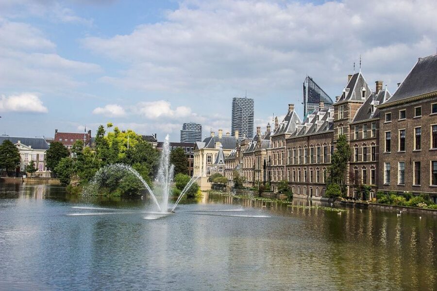 From Amsterdam: The Hague and Delft Sightseeing Tour - Should you book the The Hague and Delft tour?