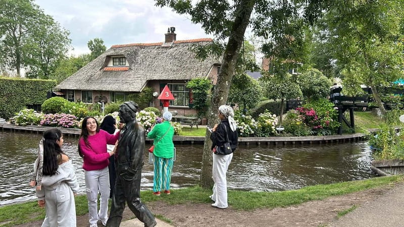 From Amsterdam to Giethoorn Day Trip - Leaving Amsterdam for Giethoorn