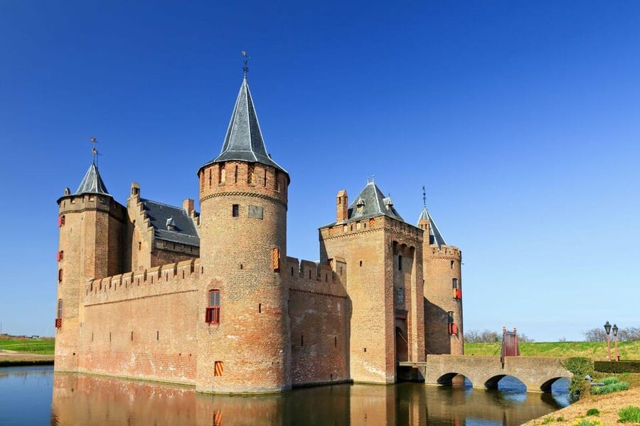 From Amsterdam: visit Zaanse Schans, Muiderslot and more! - Sneek and the famous Watergate