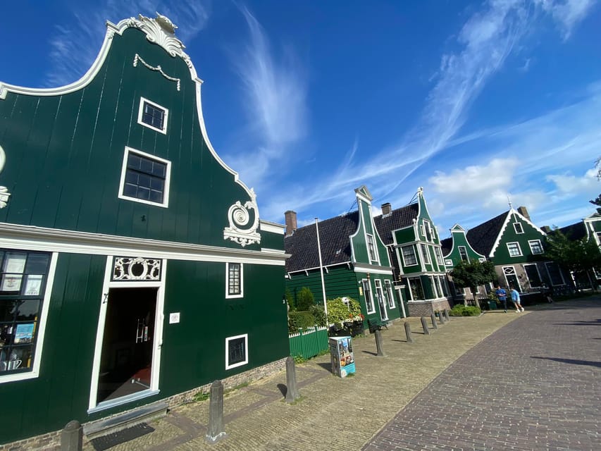 From Amsterdam: visit Zaanse Schans, Muiderslot and more! - A long route with a sensible structure