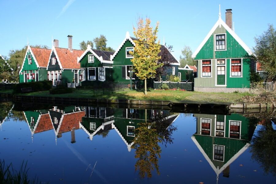 From Amsterdam: Windmills of Zaanse Schans Tour - Tasting Gouda at the cheese stop