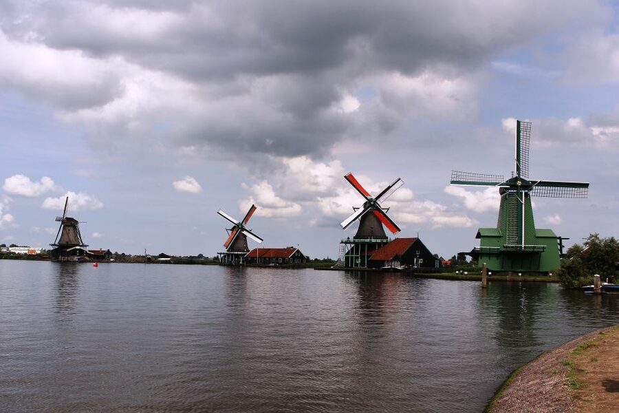 From Amsterdam: Windmills & Volendam Private Tour - Cheese tasting with a practical Dutch lesson