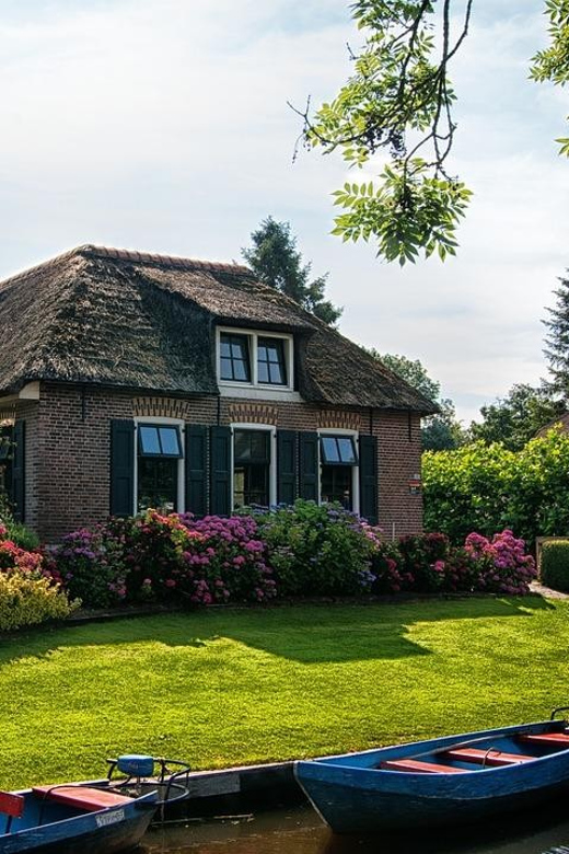 From Amsterdam: Zaanse Schans and Giethoorn Countryside Trip - Should you book this Zaanse Schans and Giethoorn tour?