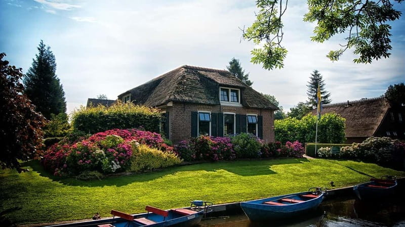 From Amsterdam: Zaanse Schans and Giethoorn Countryside Trip - Zaanse Schans: windmills, wooden houses, and working crafts
