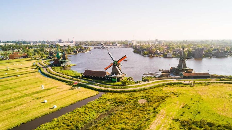 From Amsterdam: Zaanse Schans, Volendam, and Marken Day Trip - Zaanse Schans: windmills, workshops, and photographs