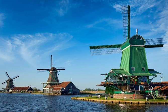 From Amsterdam: Zaanse Schans, Volendam, Giethoorn with Boat Tour - Zaanse Schans, windmills, clogs, and cheese