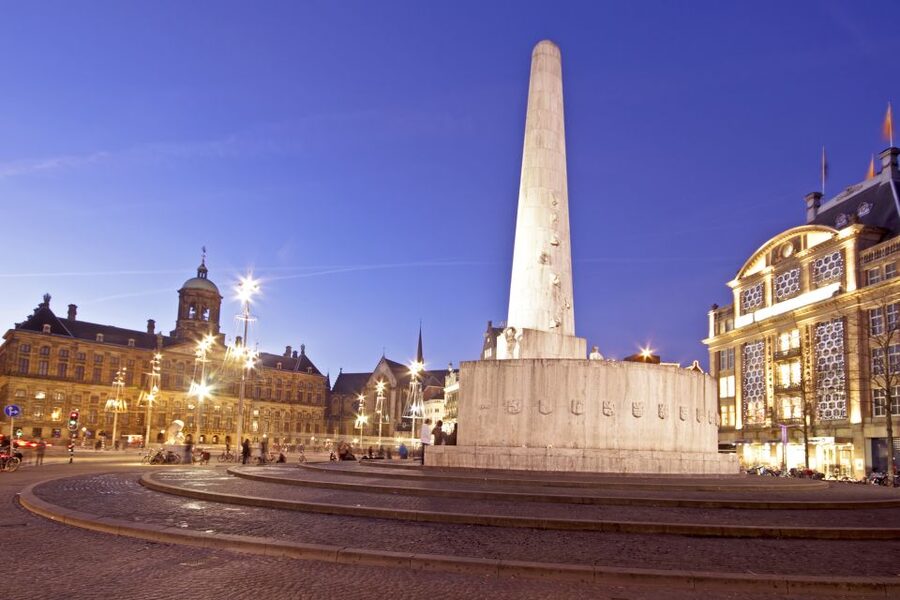 From Brussels: Day Trip to Amsterdam with Canal Boat Cruise - Guides, language, and group size