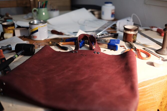Genuine Leather Tote Bag Workshop in Leiden - Making a Leiden souvenir with your own hands