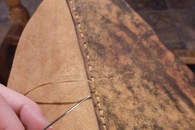 Genuine Leather Tote Bag Workshop in Leiden - Personal engraving gives the tote a story