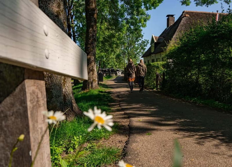 Giethoorn: Canal Cruise & lake Tour & Sightseeing Village - Using the map for the walking portion