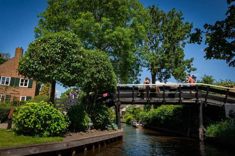 Giethoorn: Canal Cruise & lake Tour & Sightseeing Village - Who will enjoy this experience most