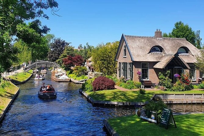 Giethoorn Day Tour from Amsterdam with Small Boat Ride - Meeting at Amsterdam Centraal Station