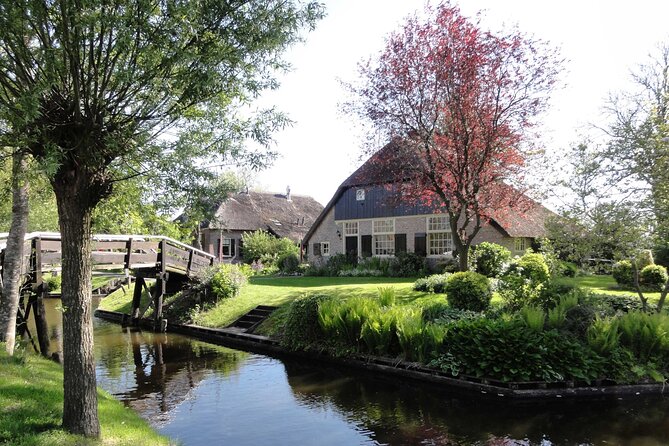 Giethoorn Day Trip from Amsterdam With Cruise and Cheeseplatter - Is the optional Amsterdam canal cruise worth adding?
