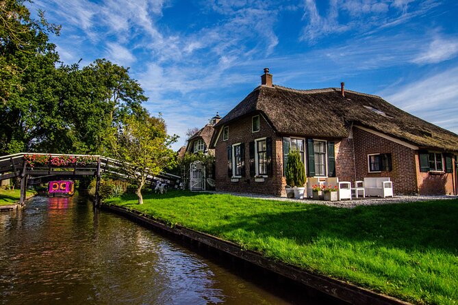 Giethoorn: Highlights Canal Cruise and Sightseeing Village - Gloria Maris Shell Gallery