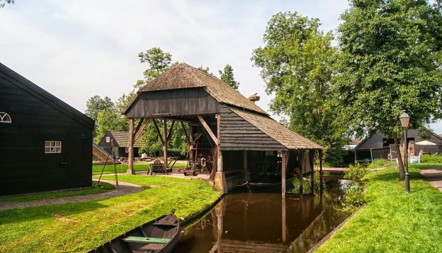 Giethoorn: Private Day Trip with Boat Tour from Amsterdam - The included 1-hour boat tour