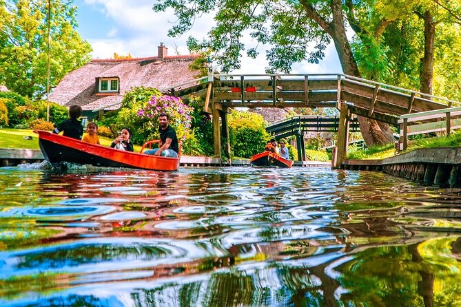 Giethoorn Private Tour & Boat Trip - Walking time, lunch, and your own pace