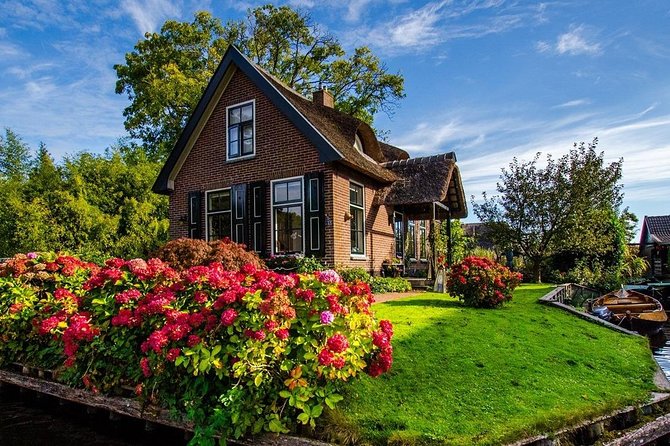 Giethoorn Private Tour & Boat Trip - The boat ride is the heart of the visit