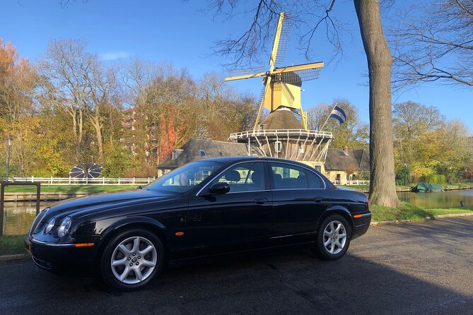 Giethoorn Private Tour Guide Giethoorn in luxury Jaguar S Type - Riding through Giethoorn’s canals