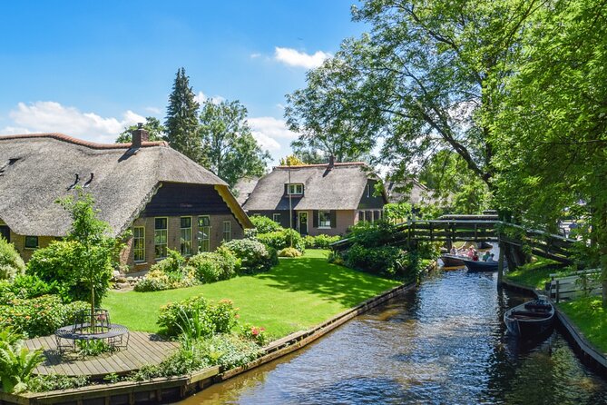 Giethoorn Private Tour with Cruise and Lunch from Amsterdam - One Hour on Giethoorn’s Canals