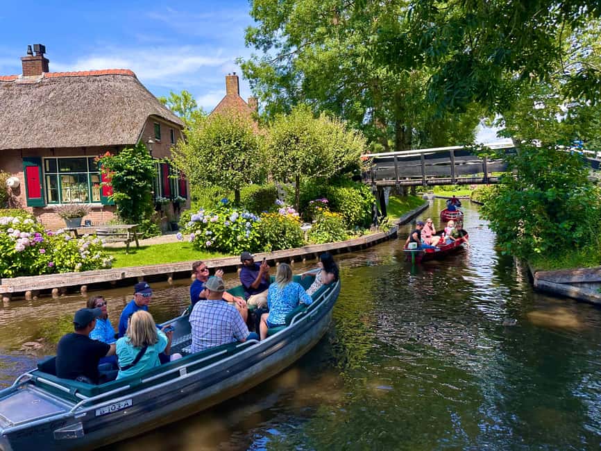 Giethoorn: Round trip from Amsterdam optional guided cruise - The morning coach ride to Giethoorn