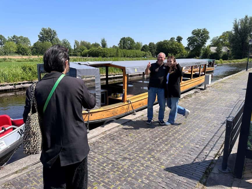 Giethoorn: Round trip from Amsterdam optional guided cruise - What the fixed schedule means for your day