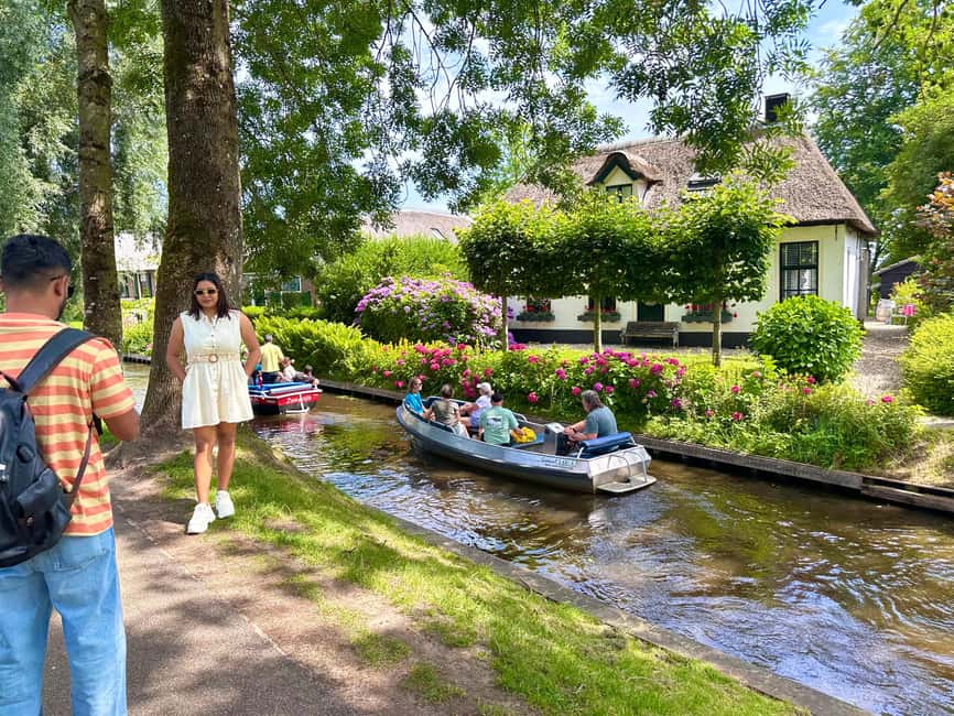Giethoorn: Round trip from Amsterdam optional guided cruise - Meeting at Market 27 and taking the M52