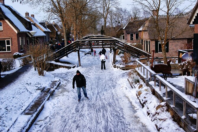 Giethoorn Small-Group Tour from Amsterdam (Max. 8 People) - Ninety minutes to walk, eat, and look around