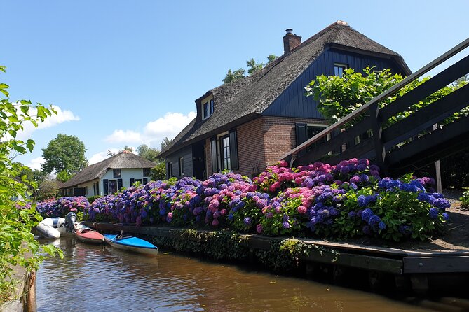 Giethoorn, Zaandam & Zaanse Schans Day Tour w/ Small Boat Ride - Why Giethoorn is the main event