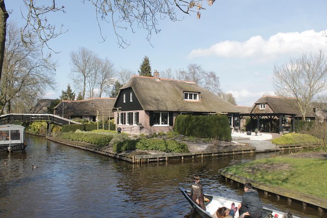 Giethoorn, Zaandam & Zaanse Schans Day Tour w/ Small Boat Ride - Who should book this day tour?