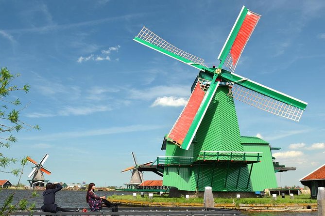 Giethoorn, Zaanse Schans Windmills Guided Day Trip from Amsterdam - Starting early at De Ruijterkade