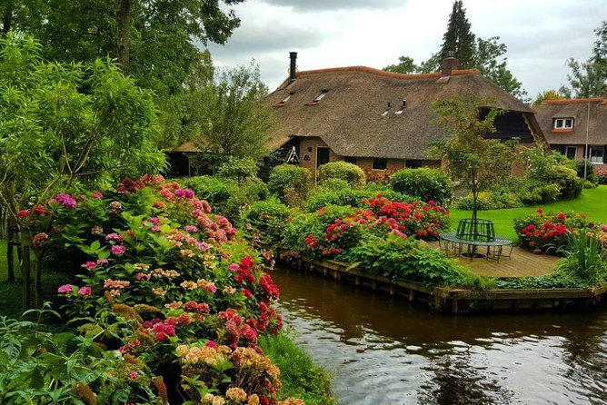 Giethoorn, Zaanse Schans Windmills Guided Day Trip from Amsterdam - Free time in Giethoorn
