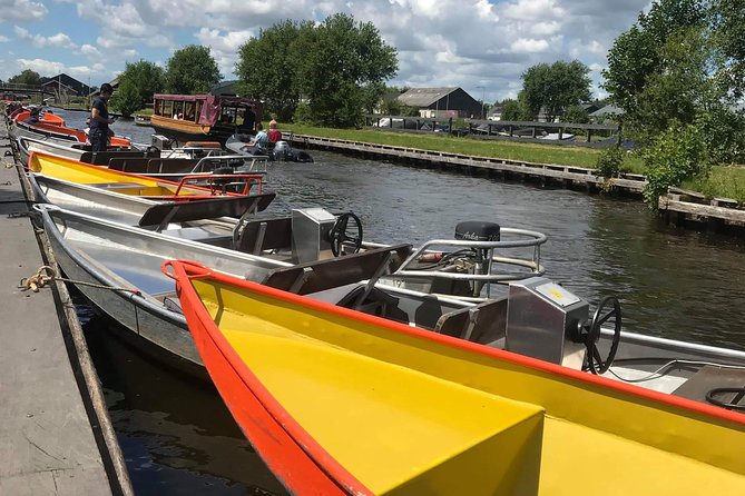Giethoorn, Zaanse Schans Windmills Guided Day Trip from Amsterdam - Guides, commentary, and the group experience