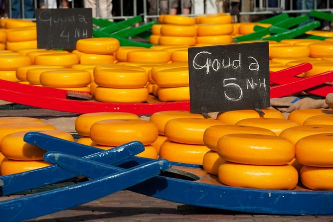 Gouda Private Walking Tour: History, Architecture & Cheese - Gouda in two hours: what this walk is really about
