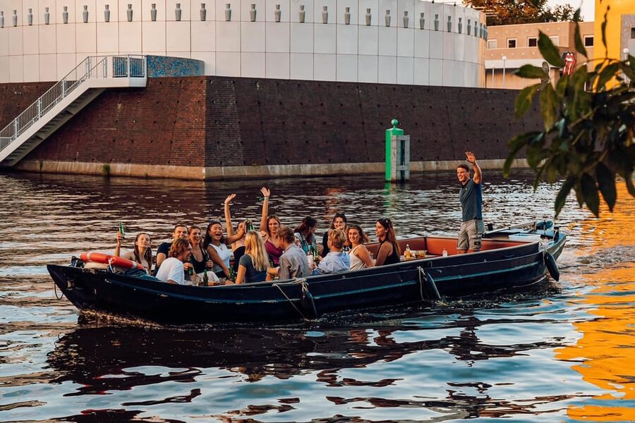 Groningen: City canal cruise (with unlimited drinks) - Seeing Groningen from Schuitendiep