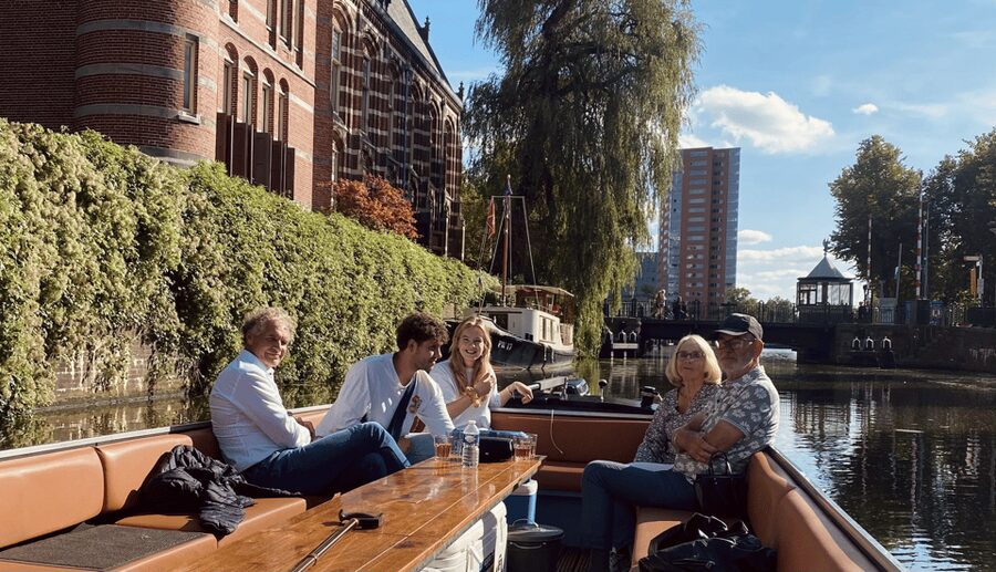 Groningen: City canal cruise (with unlimited drinks) - Who will enjoy this canal cruise most?