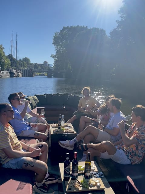 Groningen: Evening Cheese and Wine cruise - Along Het Verbindingskanaal to Central Station