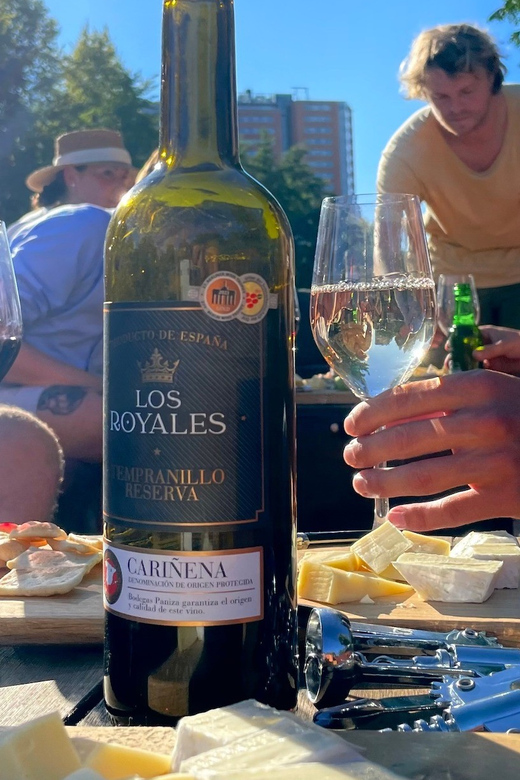 Groningen: Evening Cheese and Wine cruise - What the $35 price delivers