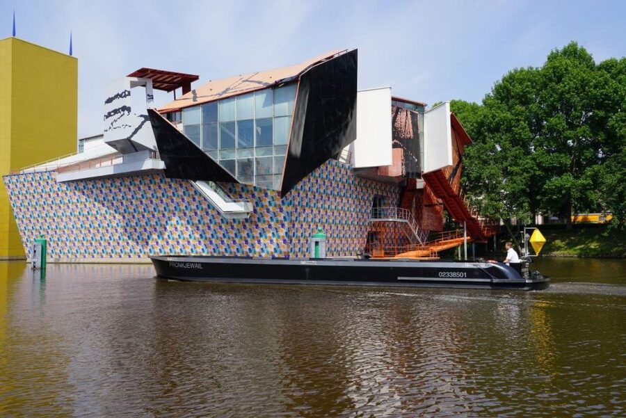 Groningen: Open Boat City Cruise - Watching Groningen from the canals
