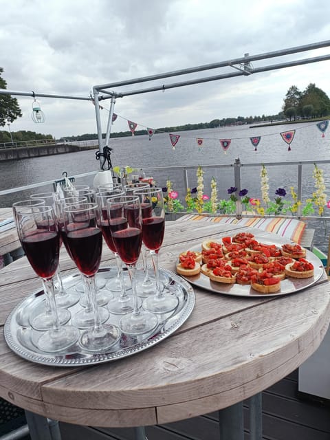 Groningen: Private Highlights BBQ with Drinks on the Lake - Is $517 good value for your group?