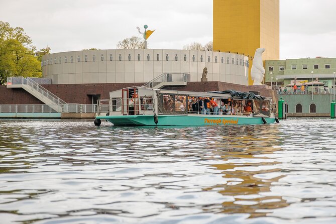 Groningen: Terrace Boat Experience with a Cozy Bar: 1 hour - Groningen Central Station from the canal